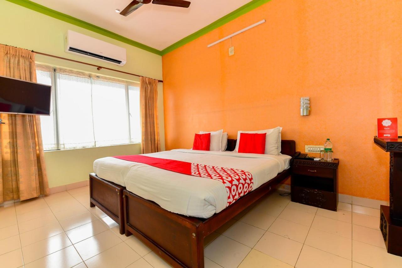 Oyo Flagship 9560 Hotel Bellwether Kochi Buitenkant foto