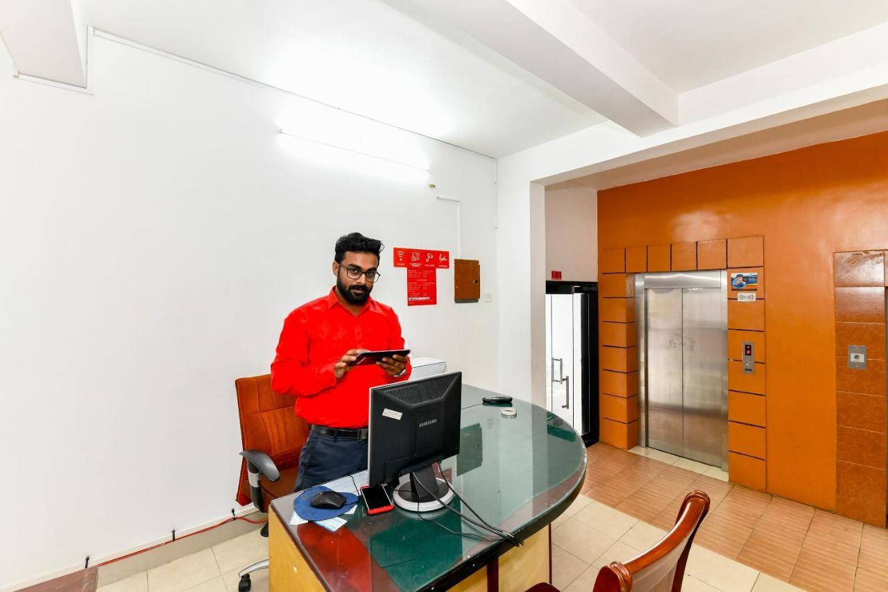 Oyo Flagship 9560 Hotel Bellwether Kochi Buitenkant foto