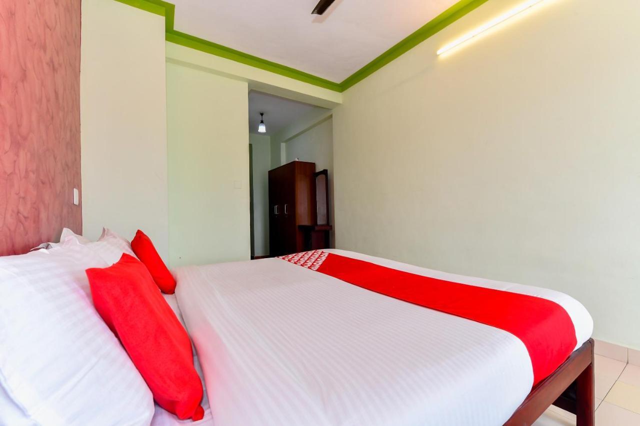 Oyo Flagship 9560 Hotel Bellwether Kochi Buitenkant foto